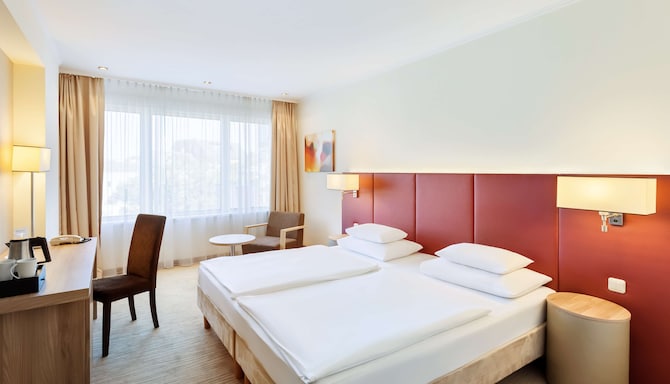 Hotel Schillerpark Linz, a member of Radisson Individuals - Superior Room bedroom