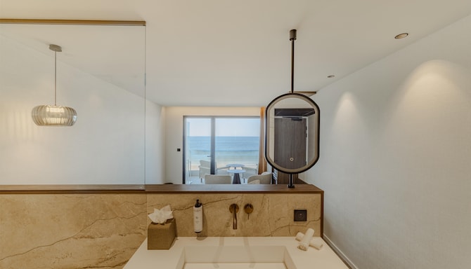 Hotel & Spa Amoria La Baule, a member of Radisson Individuals - Salle de bain de la chambre