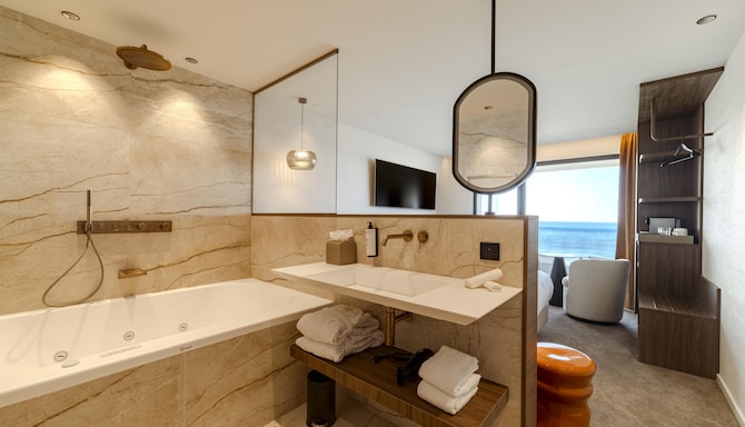 Hotel & Spa Amoria La Baule, a member of Radisson Individuals - Salle de bain de la chambre