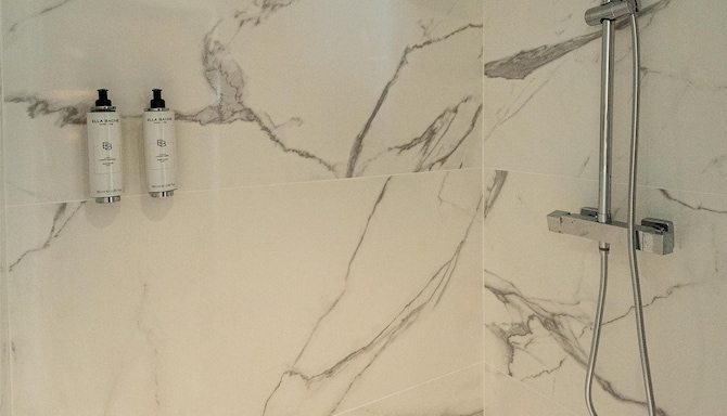 Hotel & Spa des Beaux-Arts Bourges, a member of Radisson Individuals - Guest room bath