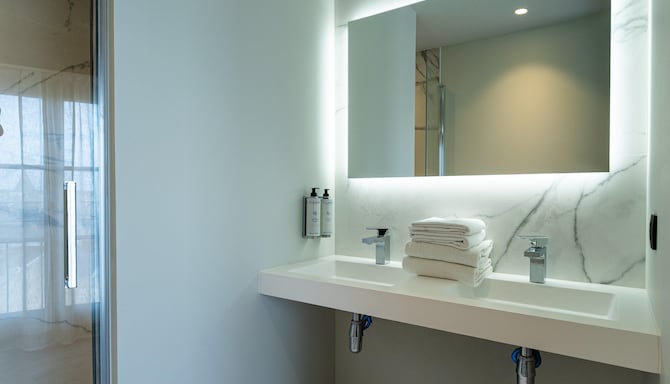 Hotel & Spa des Beaux-Arts Bourges, a member of Radisson Individuals - Suite Bathroom