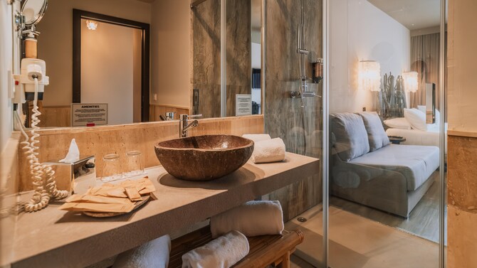 Hotel Tarifa Lances, a member of Radisson Individuals - Baño de la habitación de invitados