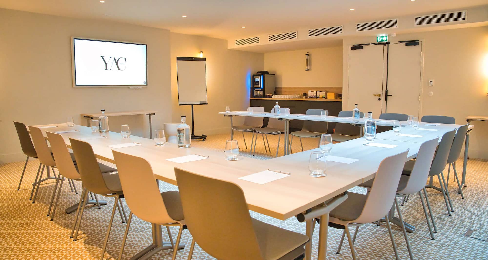 Hotel Yac Paris Clichy, a member of Radisson Individuals - Salle de réunion en configuration en U