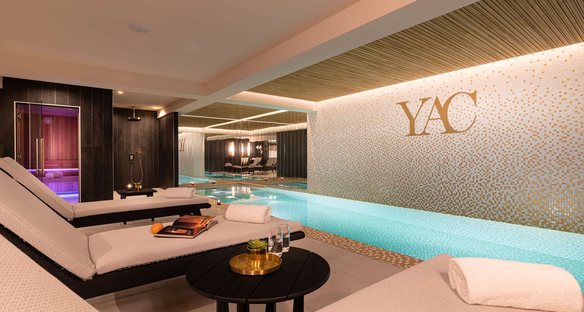 Hotel Yac Paris Clichy，Radisson Individuals - 游泳池