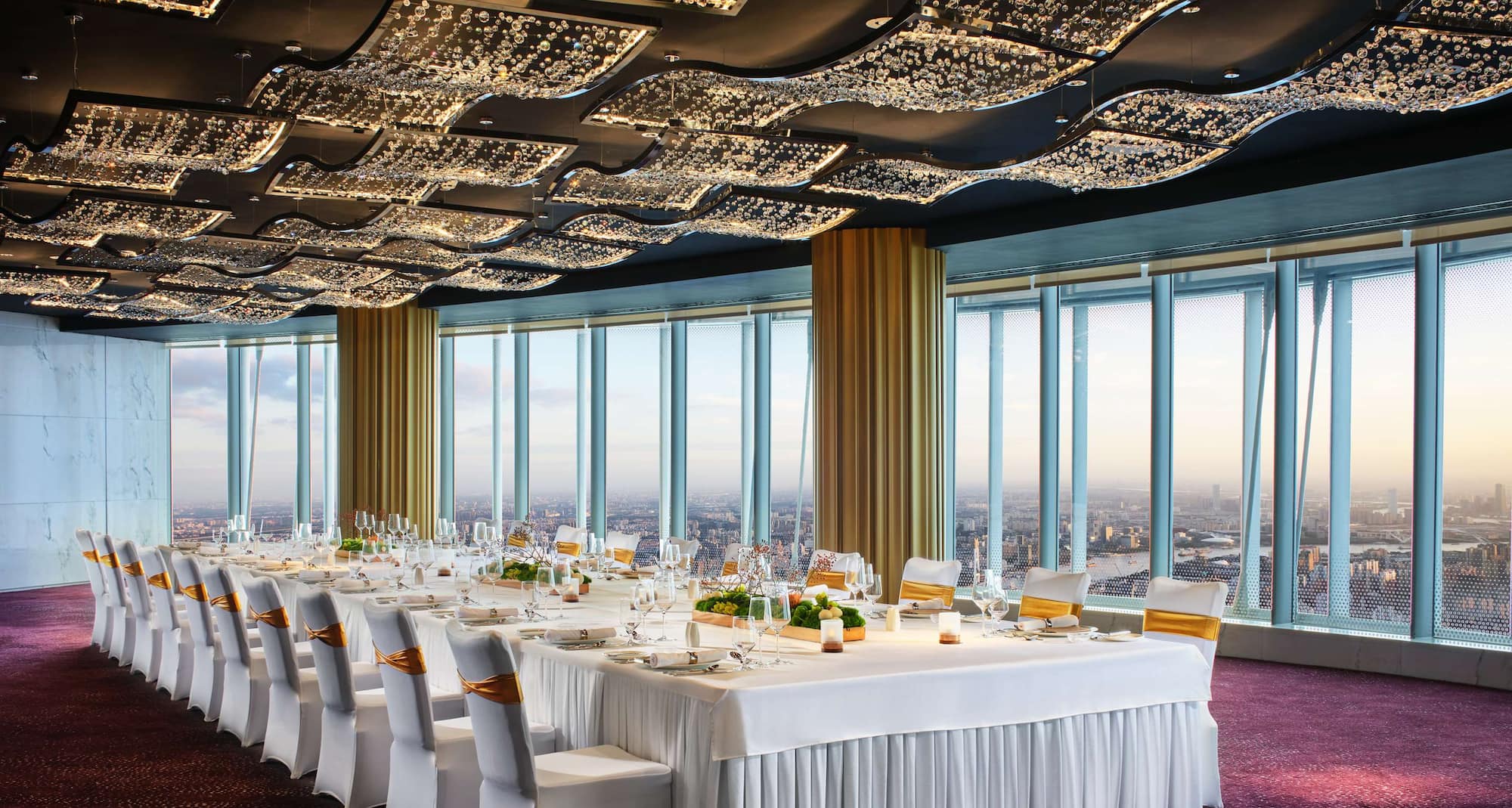上海中心J酒店 - J Hotel Shanghai Tower - 105F The Soiree Long Table Setup