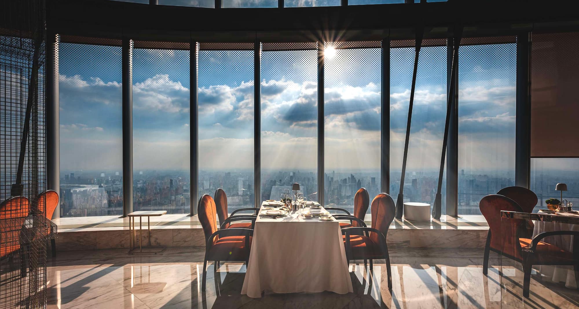 上海中心J酒店 - J Hotel Shanghai Tower - 101F Centouno Restaurant  Dining Area - Sunset