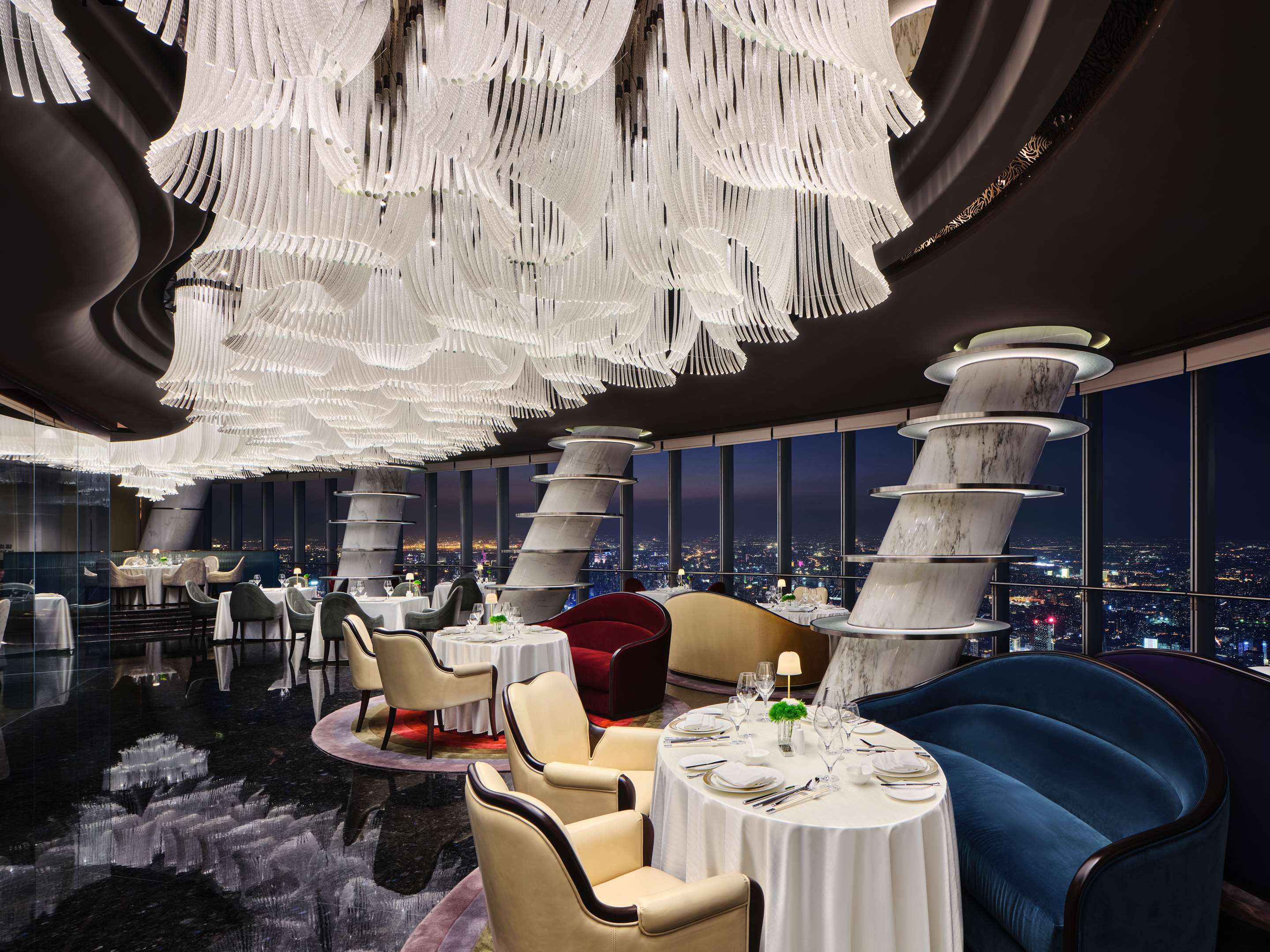 上海中心J酒店 - J Hotel Shanghai Tower - 120F Heavenly Jin Restaurant Dining Area - Dinner