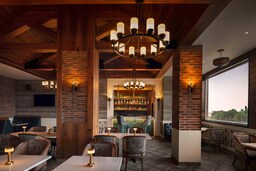 Jasraj Palace Yavatmal Hotel, a member of Radisson Individuals - आयरिश बार