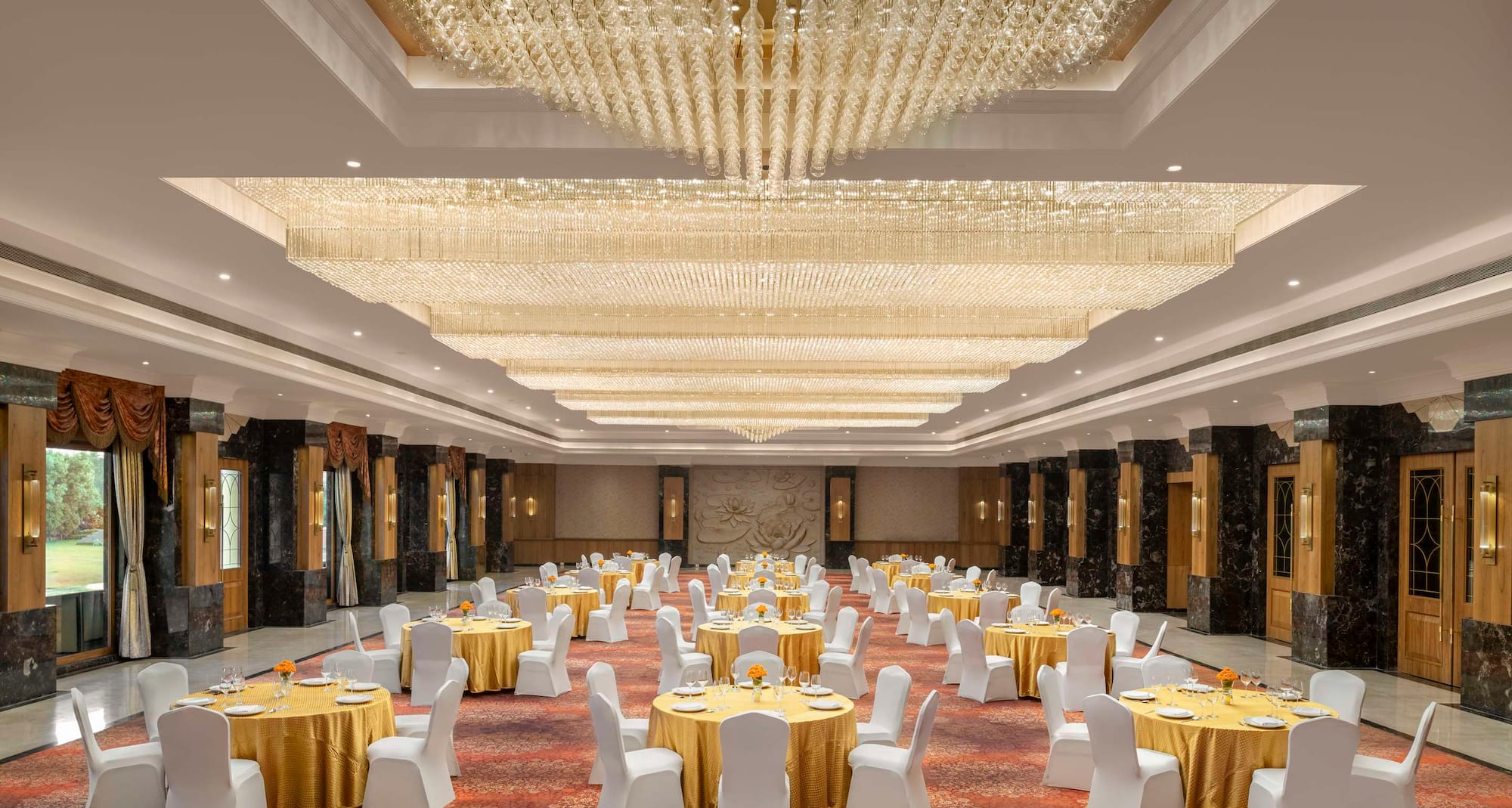 Jasraj Palace Yavatmal Hotel, a member of Radisson Individuals - The Durbar Hall meeting room with banquet set-up