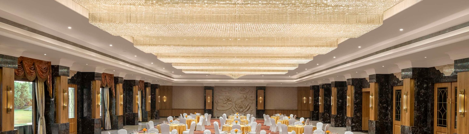 Jasraj Palace Yavatmal Hotel, a member of Radisson Individuals - बैंक्वेट सेट-अप के साथ The Durbar Hall (द दरबार हॉल) मीटिंग रूम