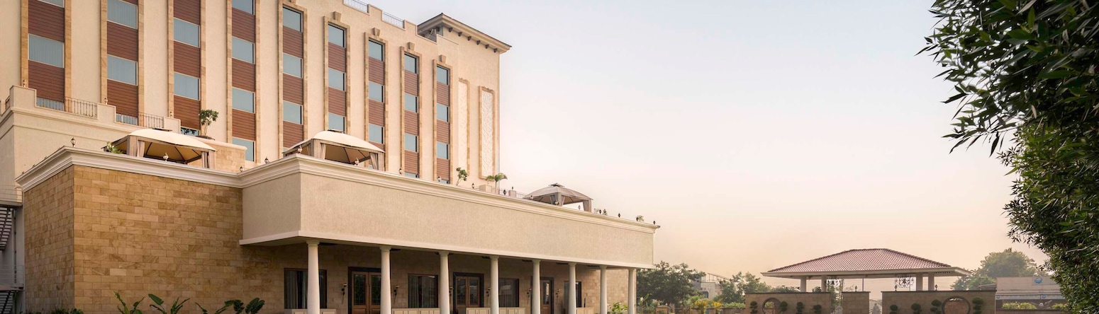 Jasraj Palace Yavatmal Hotel, a member of Radisson Individuals - The Emerald Lawn (द एमराल्ड लॉन)