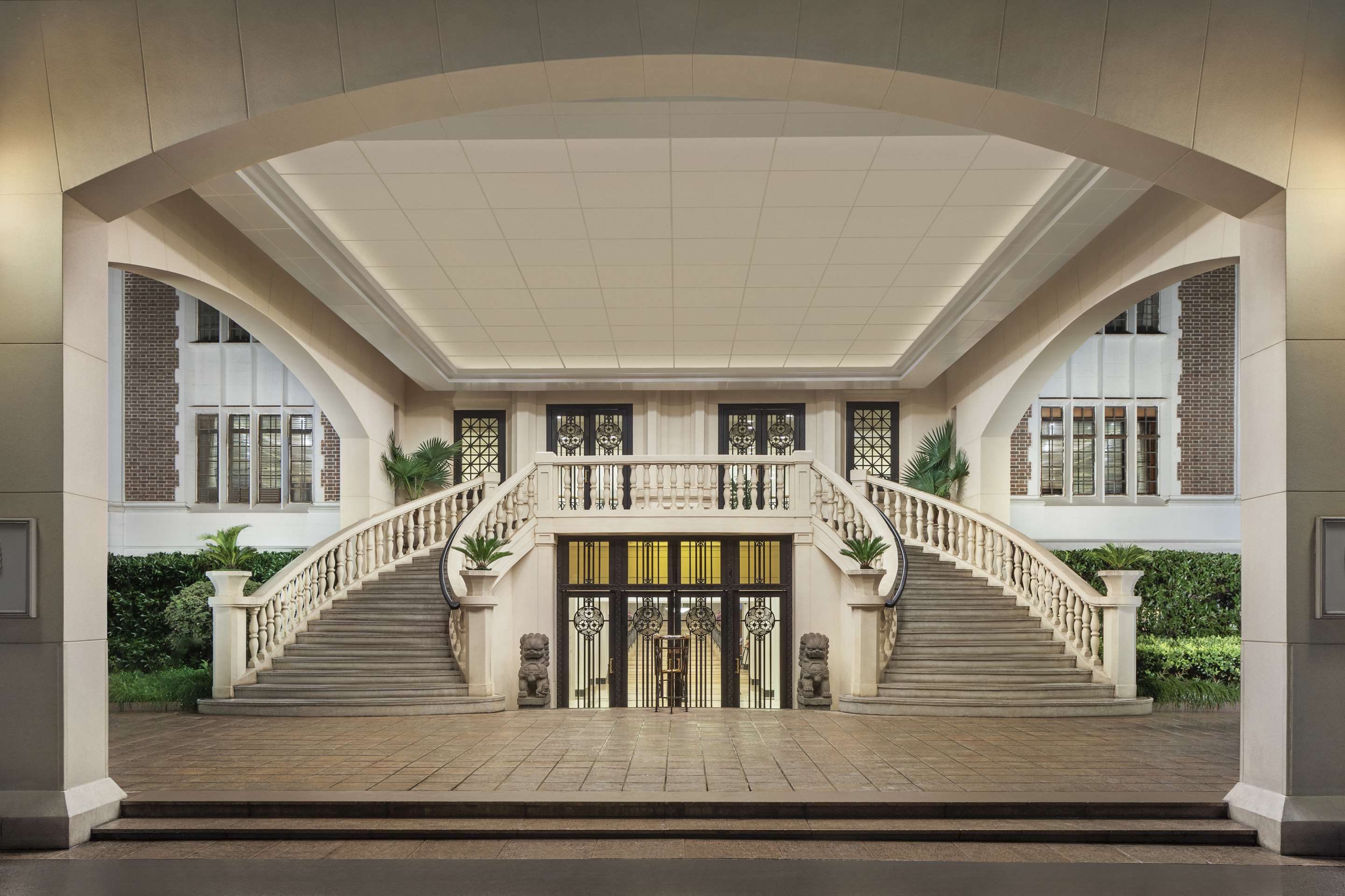 JJ Brand - Jin Jiang Hotel Shanghai Cathay Building Gate