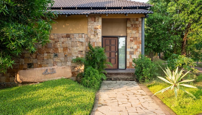 Jungle Home Resort Tadoba, a member of Radisson Individuals Retreats - Suite entrance