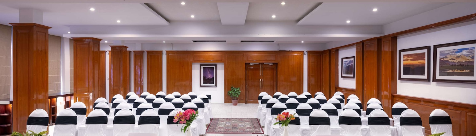 Koti Resort Shimla, a member of Radisson Individuals Retreats - Meeting Room