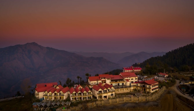 Koti Resort Shimla, a member of Radisson Individuals Retreats - Resort Exterior Evening