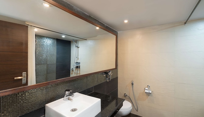 Koti Resort Shimla, a member of Radisson Individuals Retreats - Suite Bathroom