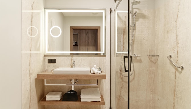 Lake Hill Mazury, a member of Radisson Individuals - Wanna w pokoju gościnnym