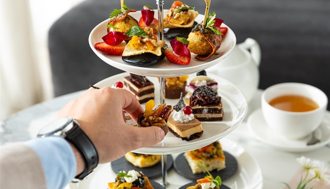 Levatio Suites Muscat, a member of Radisson Individuals - High Tea in Napoli