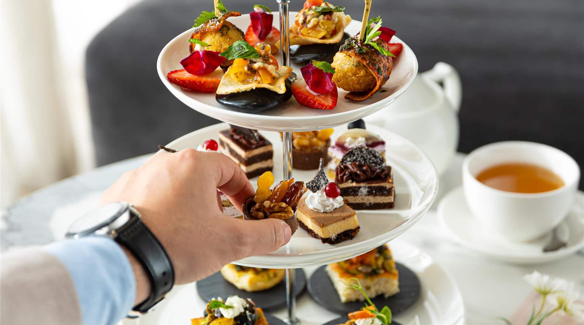 Levatio Suites Muscat, a member of Radisson Individuals - High Tea in Napoli
