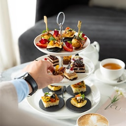 Levatio Suites Muscat, a member of Radisson Individuals - High Tea in Napoli