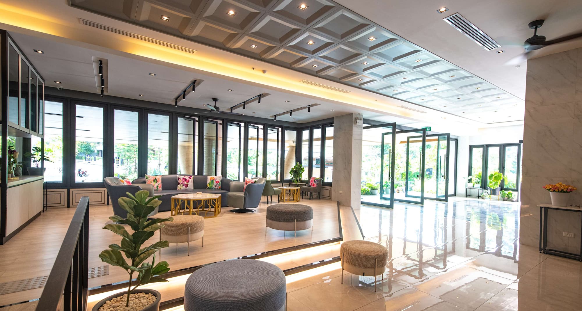 Lewit Hotel Pattaya, a member of Radisson Individuals - Vy över lobbyn