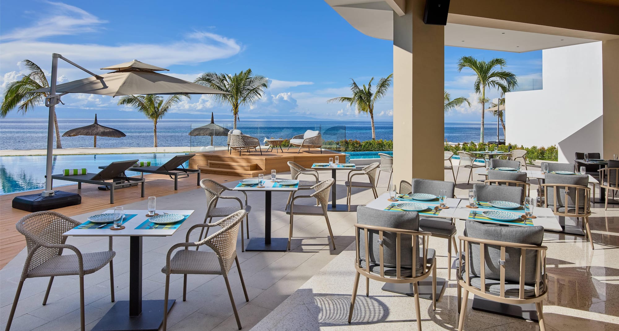 LIME Resort Bohol, a member of Radisson Individuals Premier - Sunset Lounge