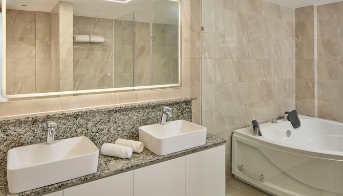 LIME Resort Bohol, a member of Radisson Individuals Premier - One Bedroom Duplex Villa Pool Access