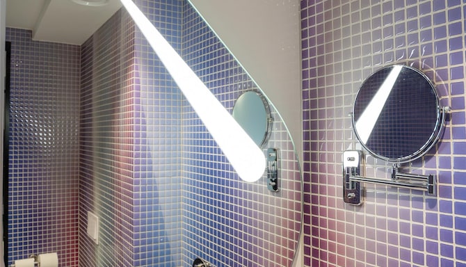 Magic Kloverhuset Harbour Hotel, a member of Radisson Individuals - Standard Room Bath