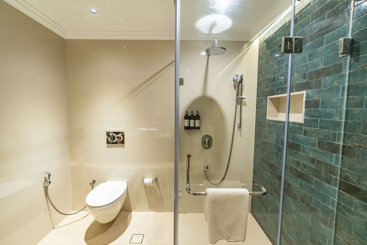 Mandrem Beach Resort, a member of Radisson Individuals Retreats - Deluxe River View Bathroom
