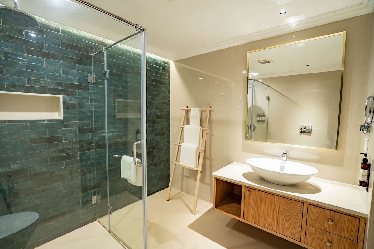 Mandrem Beach Resort, a member of Radisson Individuals Retreats - Premium Room River View Bathroom