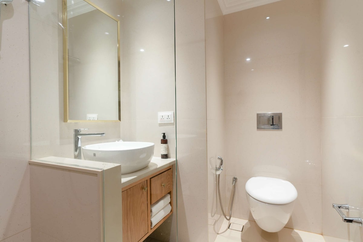 Mandrem Beach Resort, a member of Radisson Individuals Retreats - Superior Room Bathroom