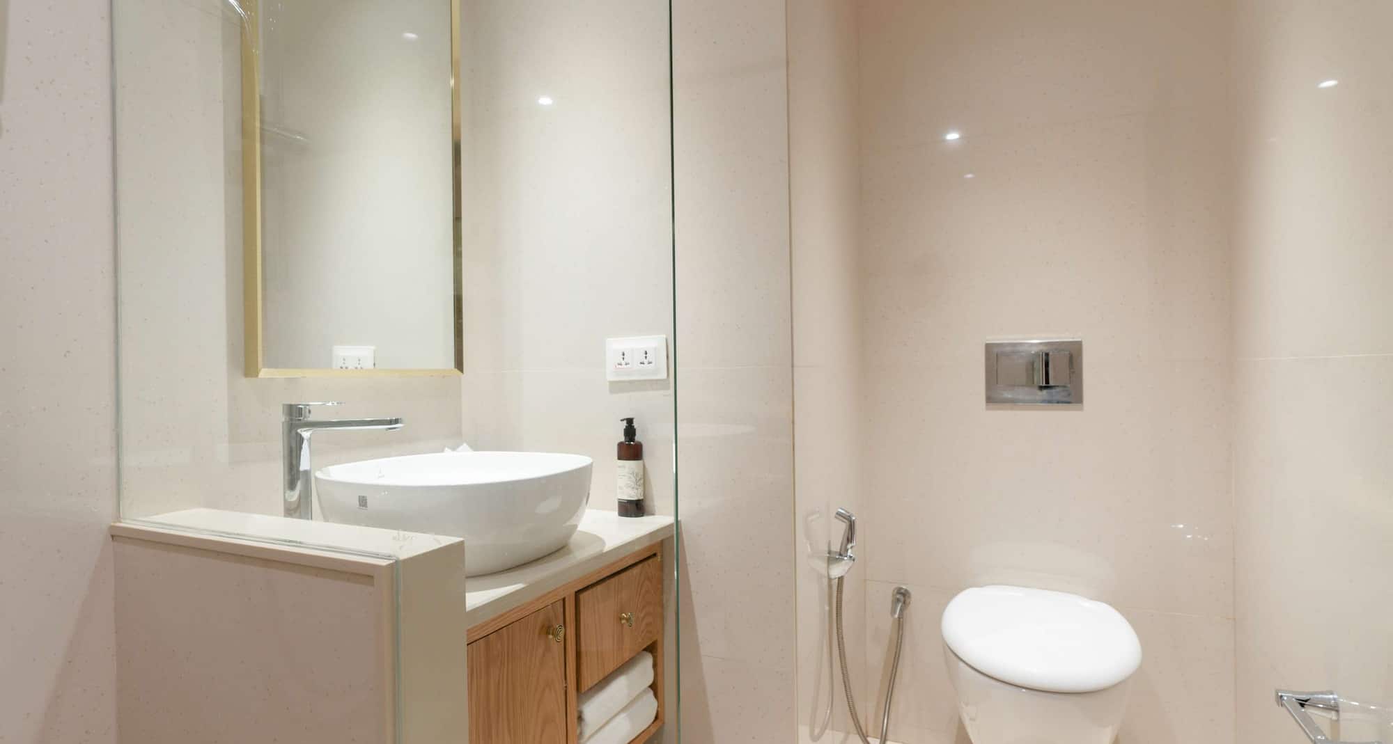 Mandrem Beach Resort, a member of Radisson Individuals Retreats - Superior Room Bathroom