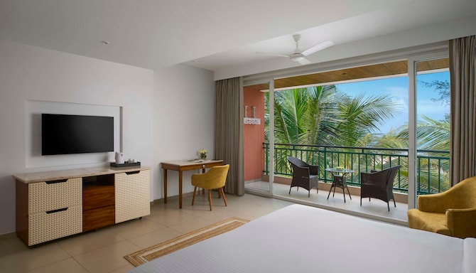 Mandrem Beach Resort, a member of Radisson Individuals Retreats - Deluxe Room with sea view