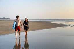 Mandrem Beach Resort, a member of Radisson Individuals Retreats - Surfing