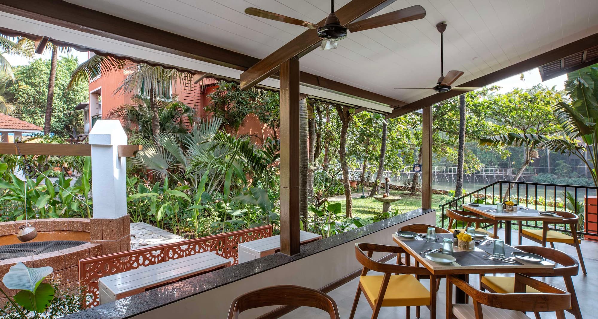 Mandrem Beach Resort, a member of Radisson Individuals Retreats - Sunset Cove Restaurant