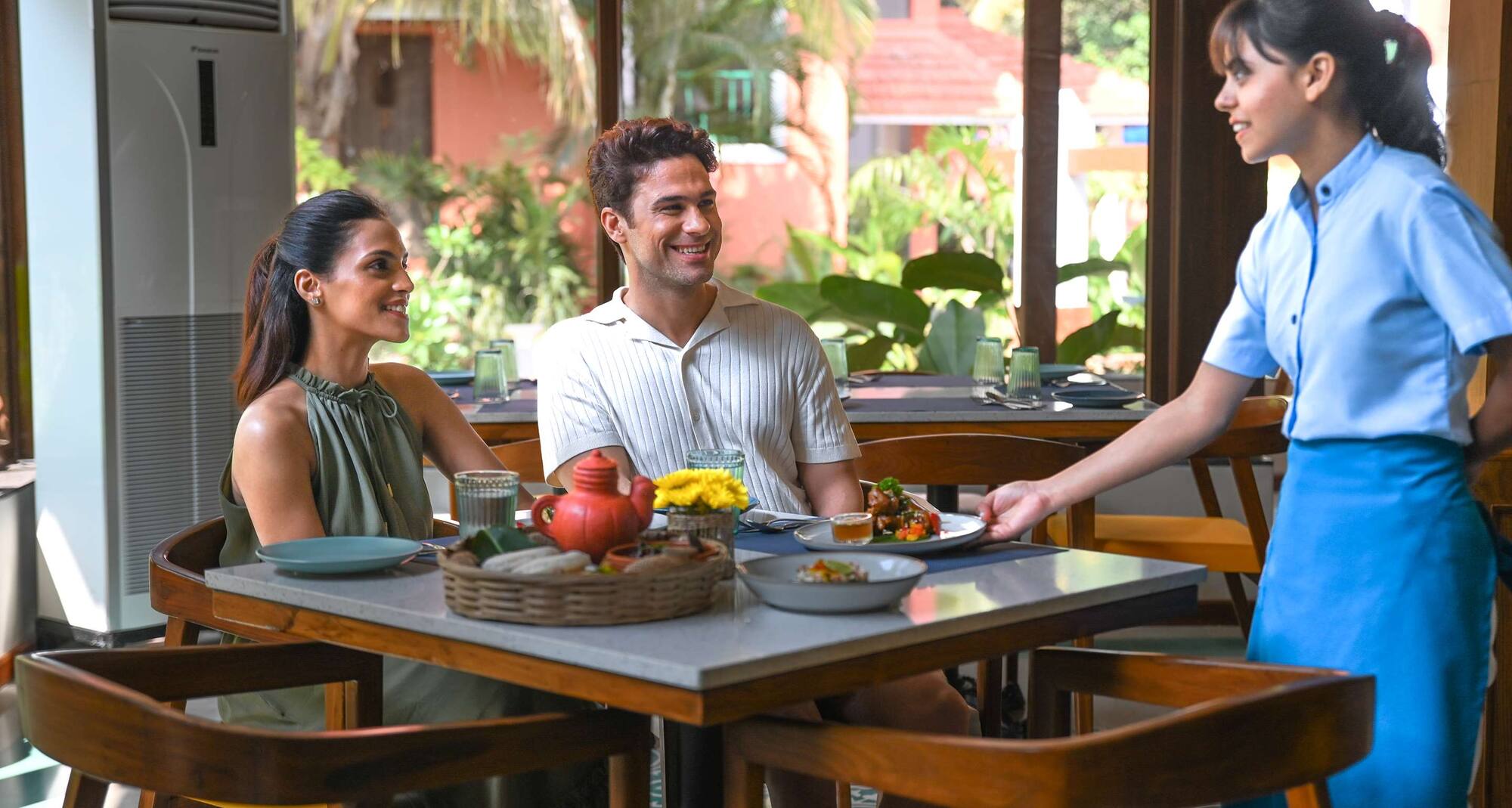 Mandrem Beach Resort, a member of Radisson Individuals Retreats - Sunset Cove Lunch