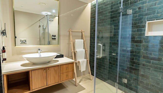 Mandrem Beach Resort, a member of Radisson Individuals Retreats - Люкс ванна