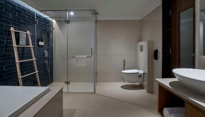 Mandrem Beach Resort, a member of Radisson Individuals Retreats - Люкс ванна