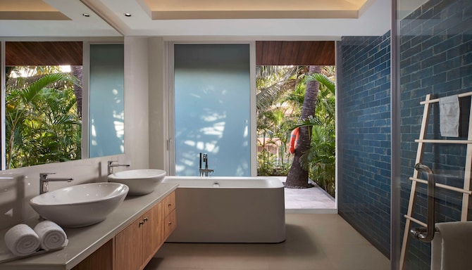 Mandrem Beach Resort, a member of Radisson Individuals Retreats - Люкс ванна