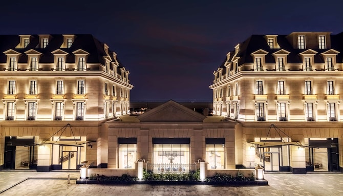 Mansard Riyadh, A Radisson Collection Hotel - Exterior at night