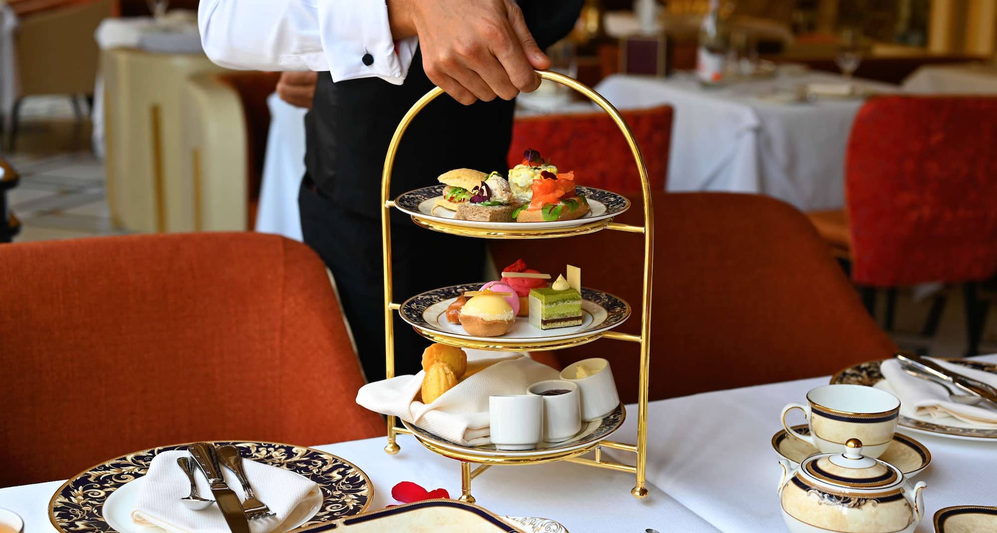 Mansard Riyadh, A Radisson Collection Hotel - Afternoon tea at L ami Dave