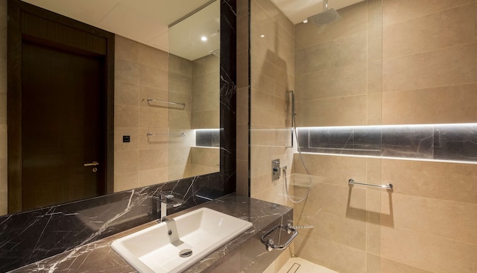 Mansard Riyadh, A Radisson Collection Hotel - Penthouse bathroom