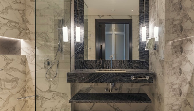 Mansard Riyadh, A Radisson Collection Hotel - Collection Room bathroom