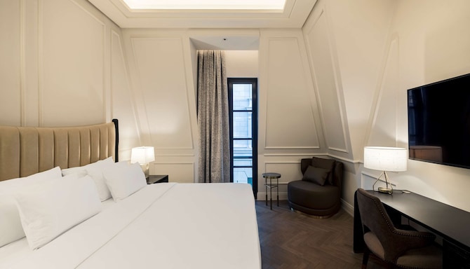 Mansard Riyadh, A Radisson Collection Hotel - Penthouse Bedroom