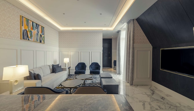 Mansard Riyadh, A Radisson Collection Hotel - Junior Suite sitting area