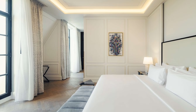 Mansard Riyadh, A Radisson Collection Hotel - Suite bedroom
