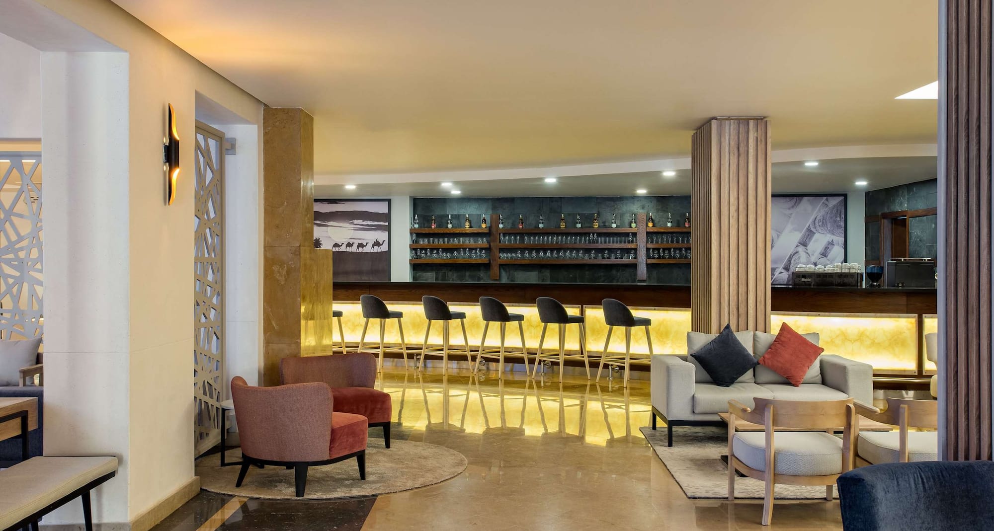 مارينا ريزورت بورت غالب، عضو في راديسون إندفيديوالز، بار الردهة