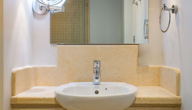 Marina Resort Port Ghalib, a member of Radisson Individuals - حمام غرفة الضيوف