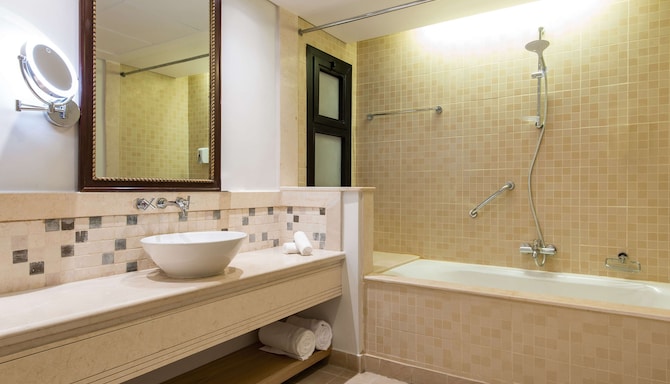 Marina Resort Port Ghalib, a member of Radisson Individuals - حمام الجناح