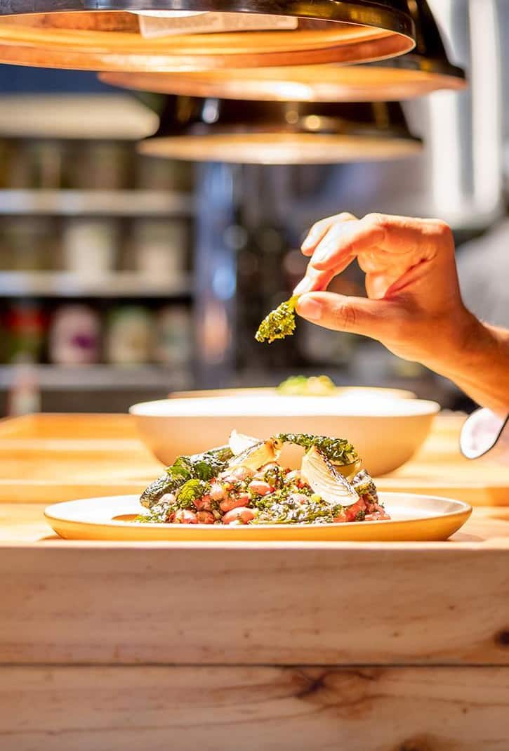 {slide.slideData.multimedia.alternateText}